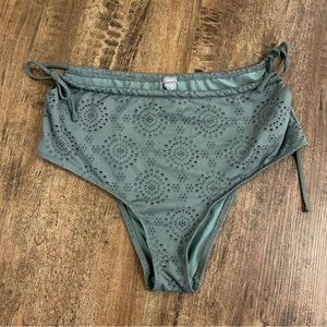 Green high-waited swim suit bottoms from Aerie. Size large. Worn once
